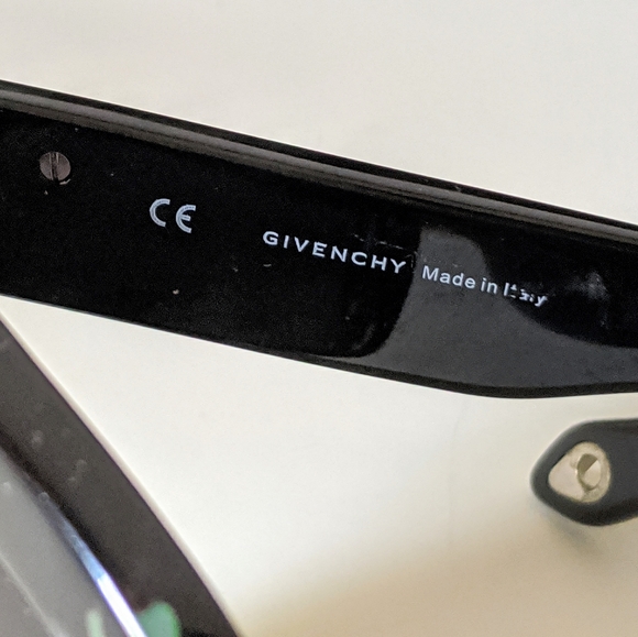 GIVENCHY Oversized Black Sunglasses - Picture 6 of 10